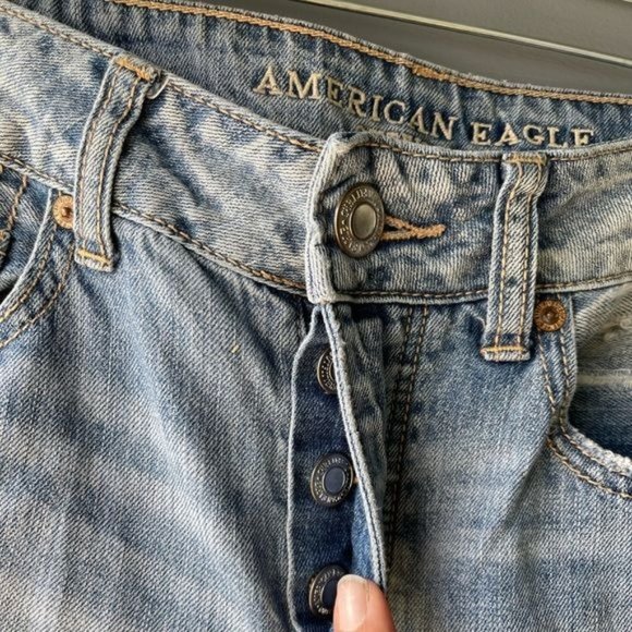 American Eagle Super Distressed Tomgirl jeans sz 4 regular - Picture 2 of 6